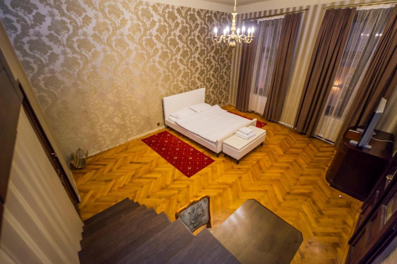 Aristocrat Vintage Apartment Brasov Bagian luar foto