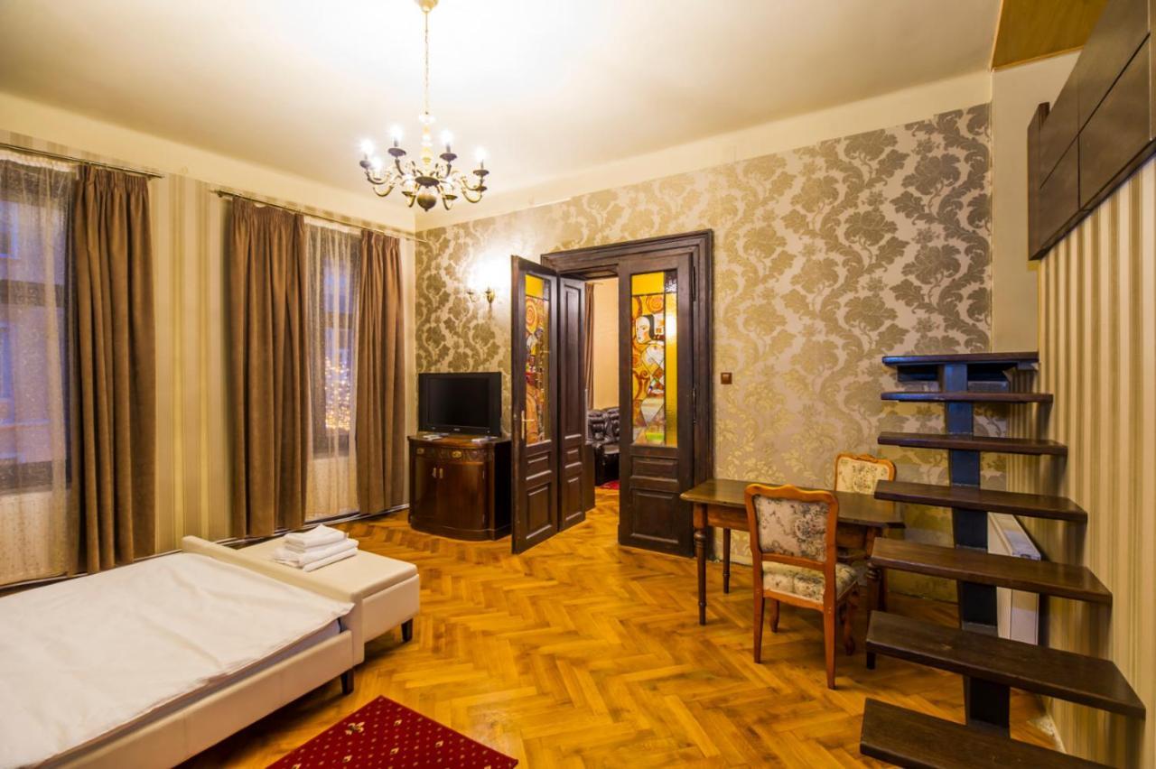 Aristocrat Vintage Apartment Brasov Bagian luar foto