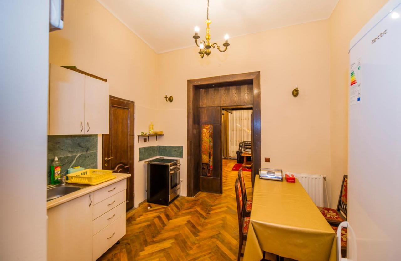 Aristocrat Vintage Apartment Brasov Bagian luar foto