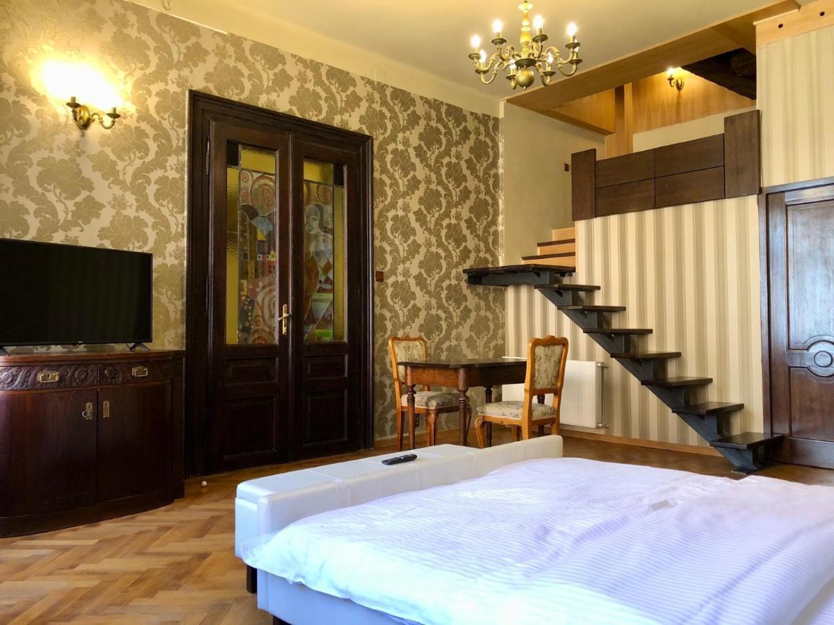 Aristocrat Vintage Apartment Brasov Bagian luar foto